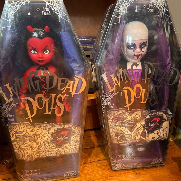 ORIGINAL Living Dead Dolls (Series Seven) - SEALED - Picture 4 of 14